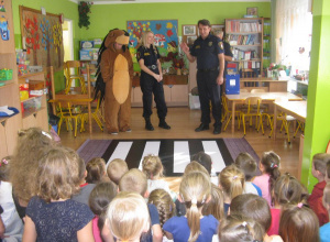 Wizyta strażników miejskich w przedszkolu.