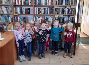 Przedszkolaki z grupy II z wizytą w bibliotece.